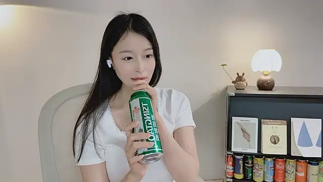 Onechestnut élő XXX-chatje