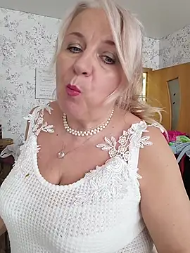 Chatroom XXX en direct de AvrilMillers