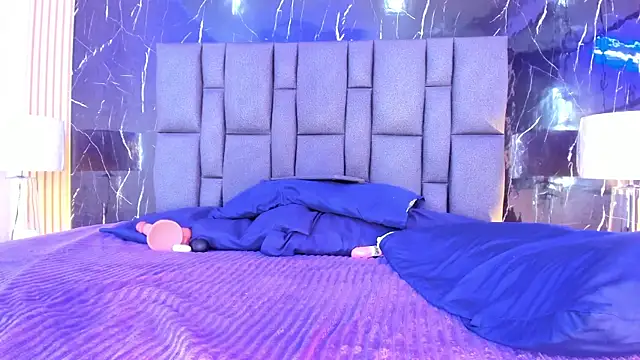 BustyGlow's Live XXX Chat