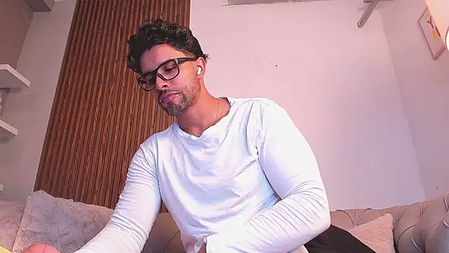 liam_collins21 Show Webcam