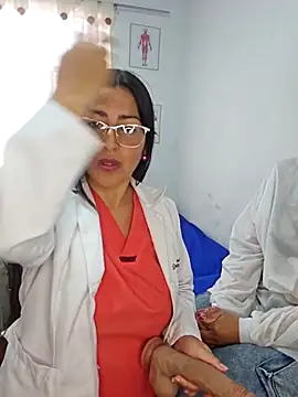 Show modela JustSamantha_ na web-kameri