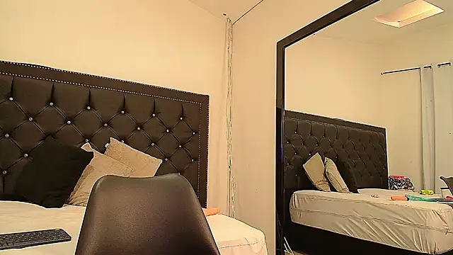 SabrinaVantress Chat XXX live