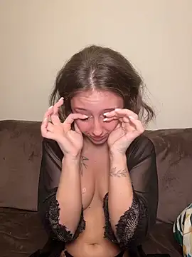 MiaaLoveeee Webcam Show