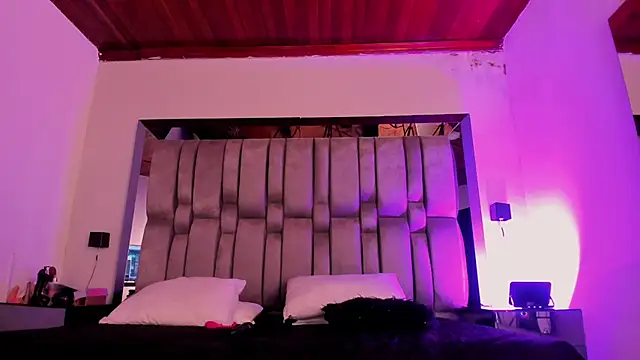 NikkySmiith's Live XXX Chat