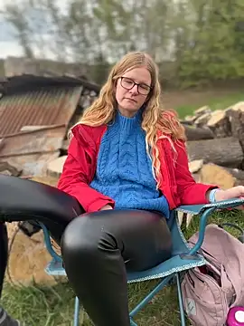 Bikergirl_97: διαδικτυακό σόου στην κάμερα