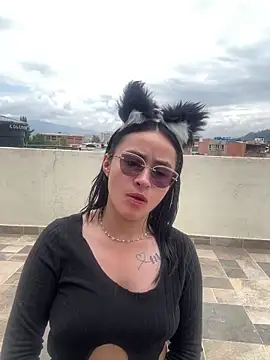 Anni_Rose: διαδικτυακό σόου στην κάμερα