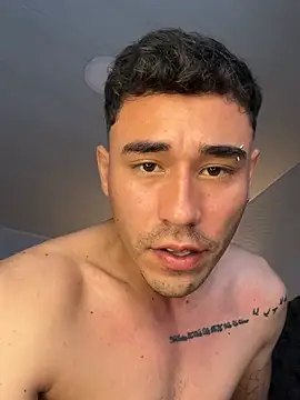 Adam_Grey 即時 XXX 聊天