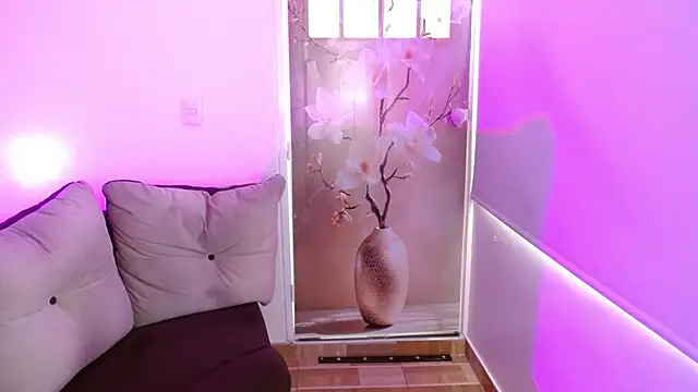 milfrousse Adlı Modelin Canlı XXX Sohbeti