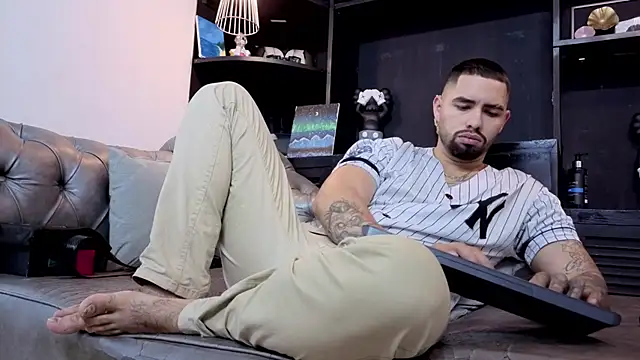 matteosantos: онлайн-секс-чат