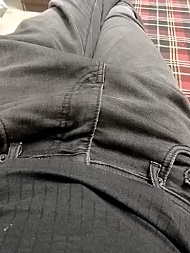 Rocky-badboy_cum4me 网络视讯表演