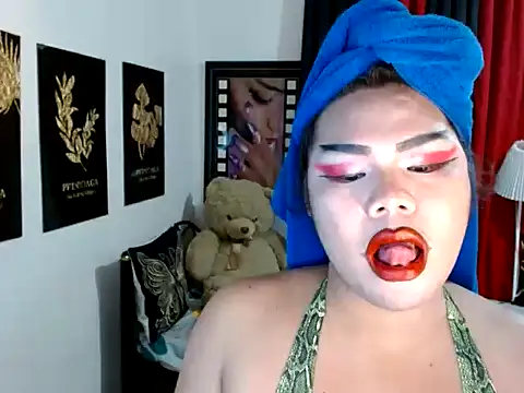 Webkamerová show TSbrianaHugeCock