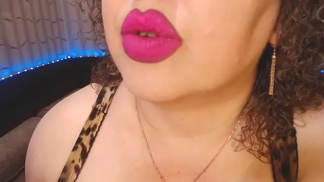 BustyKattyn Live XXX chat