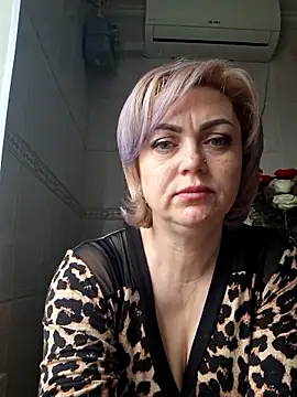 SylvieGold453 live XXX chat