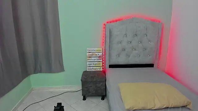 SHARONBLAKE2 即時 XXX 聊天