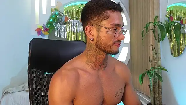 Alanrodgers Adlı Modelin Canlı XXX Sohbeti