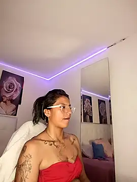 Pokazy przed kamerką – SamathaMay