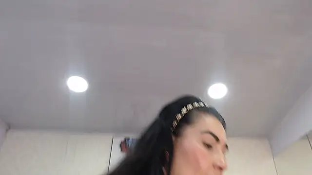 AriannaAdames: διαδικτυακό σόου στην κάμερα