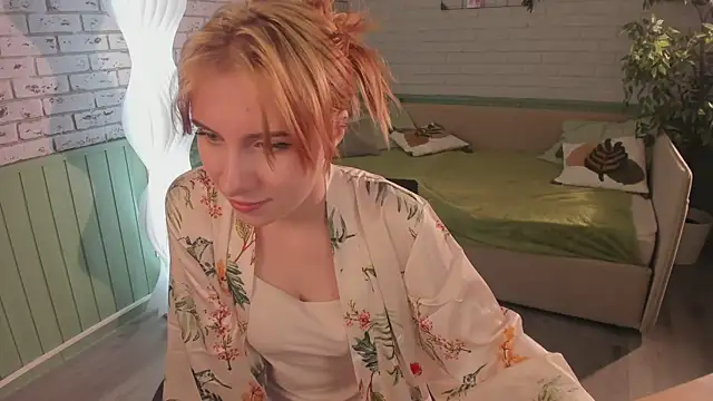 XXX chat uživo modela miraiakik