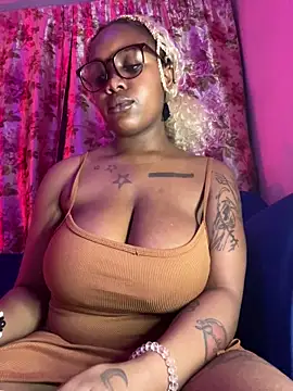 _Thirteen's Live XXX Chat