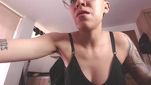 دردشة Cutie_Shy_ الجنسية المباشرة