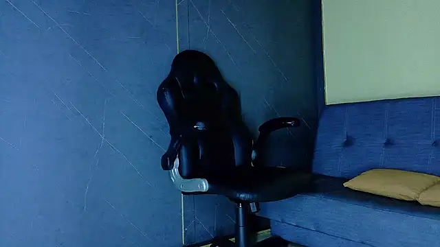 Show modela ALANNFERRER na web-kameri