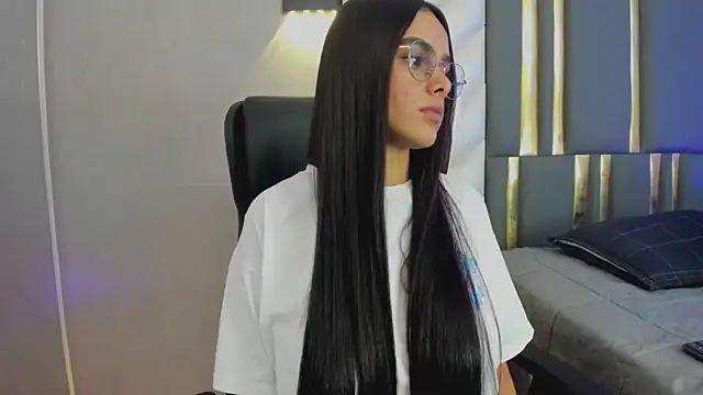 ChloeHarper_ Chat XXX in diretta