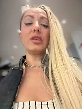 adya-aly – Live XXX-chat