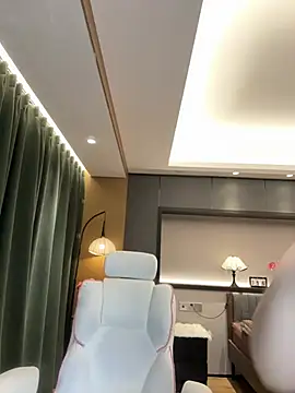 AYW-21 – Live XXX-chat