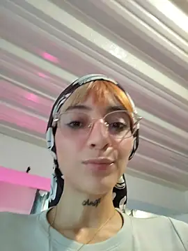 Dani-peggin Adlı Modelin Canlı XXX Sohbeti