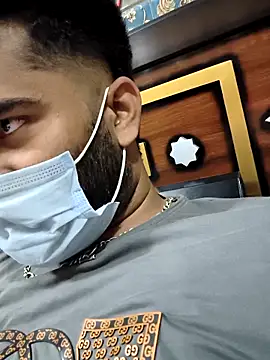 BeardKingo: διαδικτυακό σόου στην κάμερα