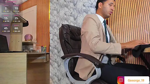 HideintheofficeのライブXXXチャット