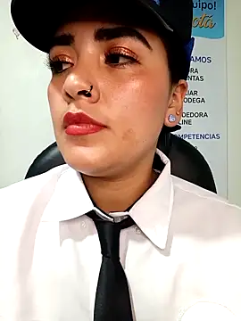 Chat XXX en directo de MAYE__13