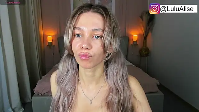 LuluAlis' Live XXX Chat