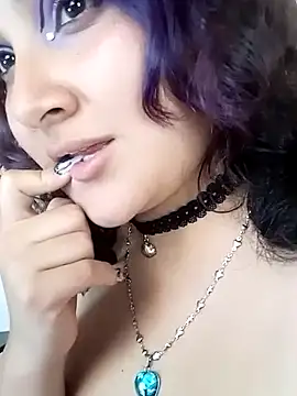 Pokazy przed kamerką – Liily_Foxxy