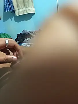 AqueousCrepe Show in webcam