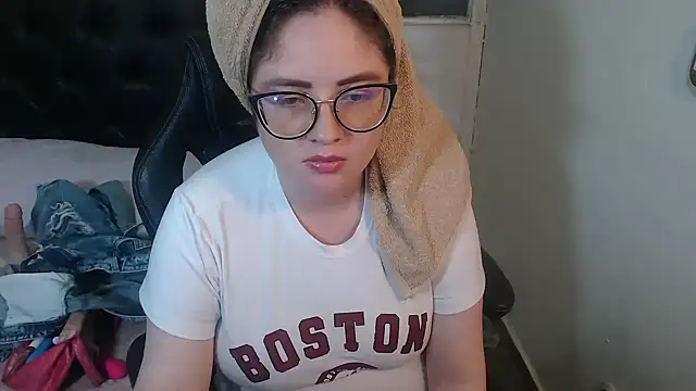 KrystalAdams Adlı Modelin Canlı XXX Sohbeti