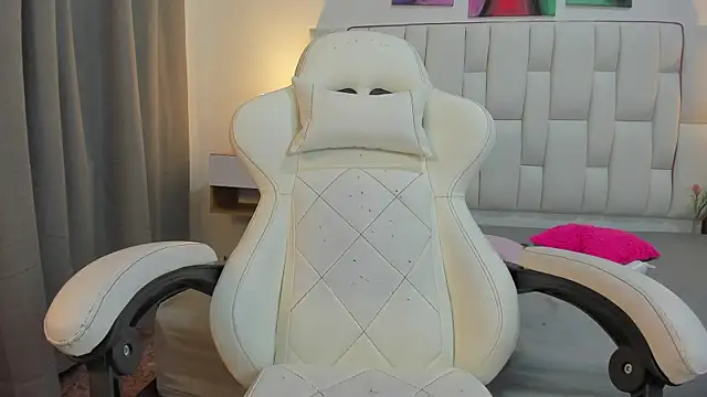 mask_red_girl Adlı Modelin Canlı XXX Sohbeti