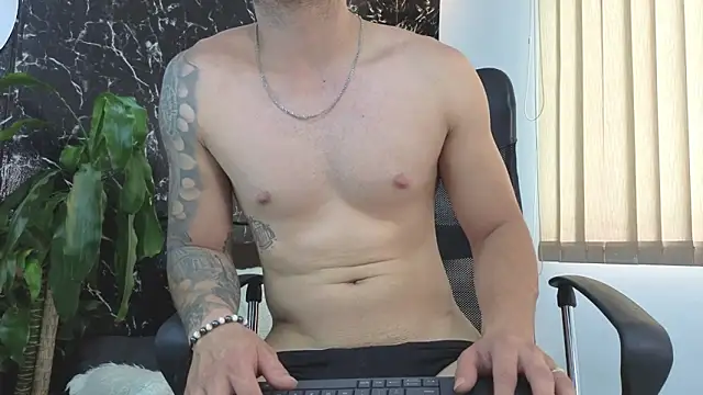 Show modela Alexander_ferre na web-kameri