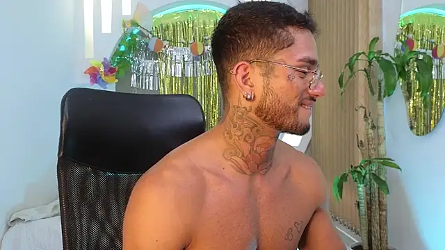 Alanrodgers Adlı Modelin Canlı XXX Sohbeti