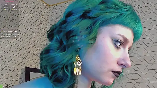 Scarle_Whisper Show in webcam