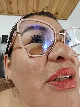 Chatroom XXX en direct de AlexxiaaMat