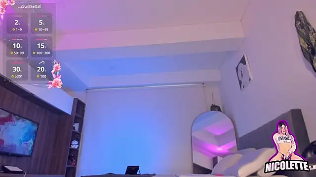 Show modela nicolette_tay na web-kameri