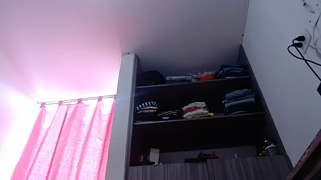 Chat +18 de nicolle_milf1978 ao vivo