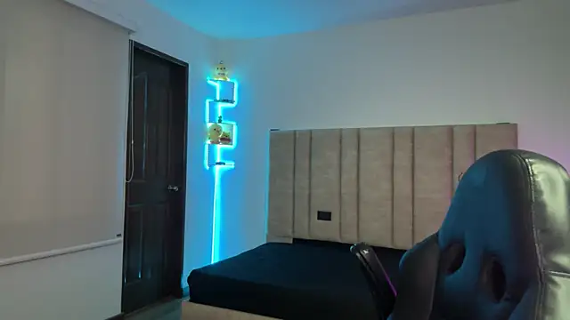 CHRIS_MORGAN1: διαδικτυακό σόου στην κάμερα