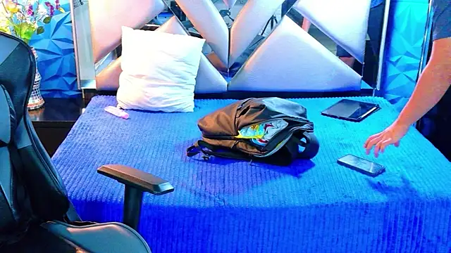 Oliver_Jamees: вебкам-шоу