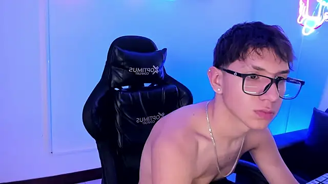 Adrien_silex Live XXX-chat