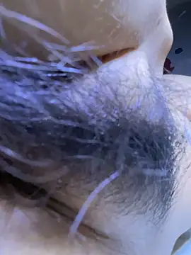 iu_uzZ's Live XXX Chat