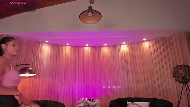 AllyJensen élő XXX-chatje