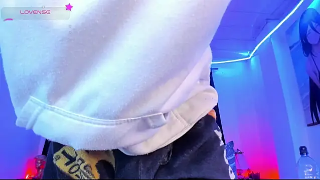 Ethan_Boyy Show in webcam