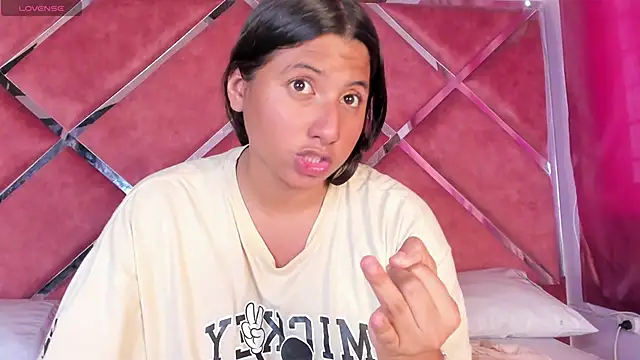 SolTully webcam show